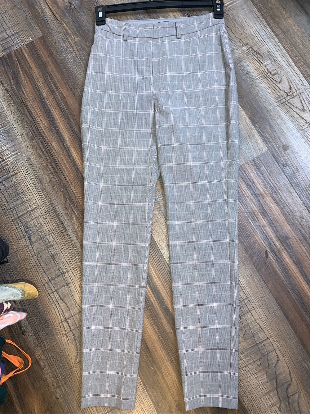 Express Women's Plaid Trousers in Light Gray with Subtle Pink Windowpane
